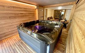Chalet Kelly, centre ville / Jacuzzi / Sauna